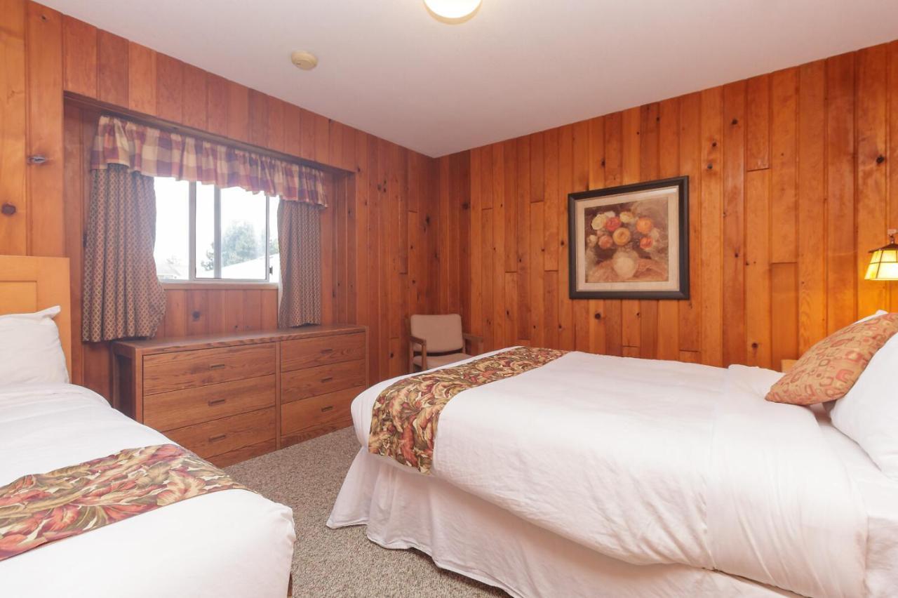 The Cedarwood Inn & Suites Sidney Exterior photo